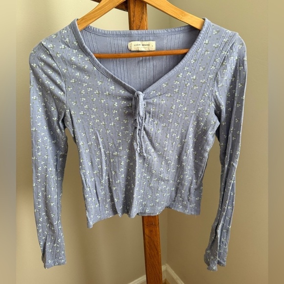 Lucky Brand Tops - Lucky Brand Small Lace up V Neck Cropped Long Sleeve Floral Tee